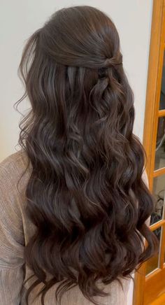 Hairstyles Prom Half Up Half Down, Graduation Hair Half Up Half Down, Half Up Half Down Curl Hairstyle, Hairstyle Prom Long Hair, Half Up Have Down Hairstyles Prom, Half Up And Half Down Hairstyles Prom, Hairstyles For Long Curled Hair, Ball Hair Down, Soft Curl Half Up Half Down