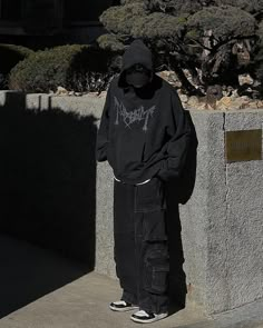 Black Baggy Outfit, Black Hoodie Outfit, Baggy Clothes Outfit, Cargo Pants Outfit Men, Y2k Outfits Men, Hoodie Outfit Men, Black Outfit Men, Pants Outfit Men, Goth Outfit