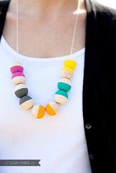 a woman wearing a necklace made out of different colored beads and threads, next to an image of the same beaded necklace