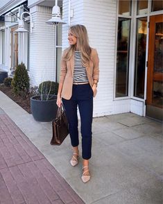 J Crew Outfits, Look Office, Blazer Outfits For Women, Spring Outfit Ideas, Spring Work Outfits, Tan Blazer, Business Casual Outfits For Women, Blazer Outfit