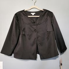 Nwt Dressbarn Black Satin Button Front 3/4 Sleeve Cropped Jacket Size Xl. Measurements Are The Following And Are Approximate: - Pit To Pit Is 22 Inches - Shoulder To Hem Is 22 Inches - Sleeve From Shoulder To Cuff Is 18 Inches Jacket Is In New, Excellent Condition. It Has Been Steamed And Comes From A Smoke-Free Home. I Ship Fast. The Same Day Of Purchase Or The Next Business Day. Please Feel Free To Comment With Any Questions. I Will Be Happy To Answer :) Classic Formal Outerwear With 3/4 Sleeves, 3/4 Sleeve Outerwear With Buttons For Work, Workwear Outerwear With Buttons And 3/4 Sleeve, Workwear Outerwear With 3/4 Sleeve And Buttons, Elegant Outerwear With Button Closure, 3/4 Sleeve, Elegant 3/4 Sleeve Outerwear With Button Closure, Black 3/4 Sleeve Blazer For Spring, 3/4 Sleeve Outerwear With Button Closure For Work, Black 3/4 Sleeve Formal Outerwear