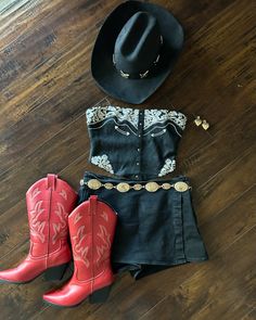 Black Faux Suede Western Embroidered Strapless Corset Top – Cindy Jane Boutique 21st Nashville, Cowgirl Outfits Aesthetic, Koe Wetzel Concert Outfit, Hoedown Outfit, Auburn Rodeo, Cow Girl Outfits, Barn Dance Outfit, Nfr Outfits For Vegas Cowgirl Fashion, Laney Wilson