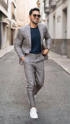 Mens Wardrobe Essentials, Mens Fashion Wear, Mens Casual Dress Outfits, Fashion Suits For Men, Elegante Casual, Mens Fashion Casual Outfits