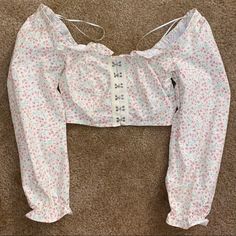 Size Xs. Never Worn, No Flaws. Just Didn’t End Up Figuring How To Style It For Myself. White Floral Print Summer Crop Top, White Floral Print Crop Top For Spring, Urban Outfitters Long Sleeve Tops With Floral Print, White Cropped Floral Print Top, White Crop Top For Spring Vacation, White Crop Top For Vacation In Spring, White Long Sleeve Crop Top For Spring, White Floral Print Crop Top For Vacation, White Floral Print Cotton Crop Top