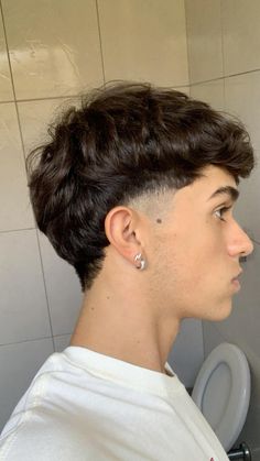 Men Hair Color Highlights, Bowl Haircuts, Haircut 2024, Taper Fade Haircut, Haircut Style, Wavy Hair Men, Men's Short Hair