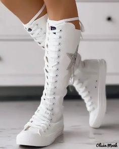 Olivia Mark - Botas de lona con cordones y pompones con ojales Knee High Sneakers, Purple Sneakers, Stunning Shoes, Canvas Boots, Jumpsuit Outfit, Zipper Boots, Gym Shoes, Round Toe Heels, Boots Knee