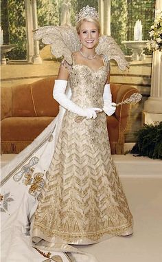 mardi gras queen gowns - Google Search Mardi Gras Party Costume, Mardi Gras Queen, Mardi Gras Dress, Mardi Gras Party Decorations, Mardi Gras Hats, Mardi Gras Centerpieces, Mardi Gras Crafts, Mermaid Parade, Mardi Gras Outfits