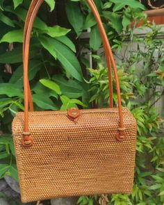 h2 { color: black; font-weight: bold; } img { width: 100%; max-width: 600px; } .content { max-width: 800px; margin: auto; font-family: Arial, sans-serif; line-height: 1.6; } This elegant rattan box bag features a sturdy handwoven design with leather handles, perfect for adding a touch of nature to your everyday look. Free shipping on all our rattan bags. Wear this design as a crossbody or remove the strap and carry it as a statement piece! 100% Handwoven rattan & leather. Handmade by talented wo Metallic Cowhide Rug, Rattan Bags, Cowhide Bag, Cowhide Rugs, Leather Apron, Rattan Bag, Leather Duffle, Meet Friends, Cow Hide Rug