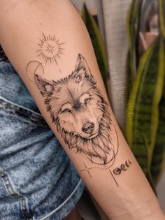 Lobo
Tatuagem
Lua
Delicada Wolf Tattoo Upper Arm Half Sleeves, Wolf Tattoo Arm For Women, Arm Tattoo Wolf, Wolf Tattoo On Back, Tattoo Wolf Woman, Minimal Wolf Tattoo, Wolf Tattos, Feminine Wolf Tattoo Design, Wolf Tattoo Ideas For Women