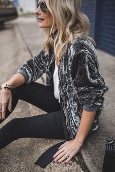 Velvet Clothes, Hipster Outfits, Velvet Fashion, Inspiration Mode, Outfit Idea, Street Styles, Fashion Street