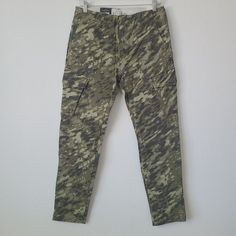 Levis Xx Chino Slim Camo Cargo Pants Size 34x32 Green Condition: New With Tags. Camouflage Straight Leg Bottoms With Patch Pockets, Levi's Cotton Bottoms With Patch Pockets, Levi's Cotton Cargo Bottoms, Camouflage Tapered Leg Cargo Pants, Camouflage Tapered Leg Pants With Pockets, Camouflage Cotton Tapered Leg Bottoms, Green Levi's Bottoms With Pockets, Camouflage Cotton Tapered Leg Pants, Fitted Levi's Pants With Pockets