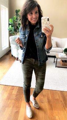 What I Wore + A Sneak Peek How To Style Camouflage Pants, Camuflage Outfit Pants, Camo Trousers Outfit, Black Jean Jacket Outfits, Camo Pants Outfit, Jean Jean, Organized Pantry, Cyndi Spivey, Tennis Shoes Outfit