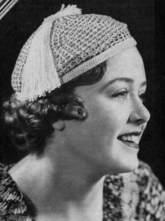 Fez Beret - Vintage 1930s Crochet Hat Pattern 1930s Crochet, 30s Style, Fashion 30s, 1930's Fashion, Crochet Beret, Antique Fashion, Knit Hats, Vintage Hats, 1930s Fashion