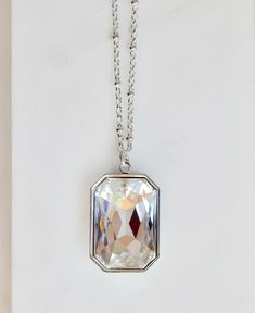 Large crystal clear pendant made with SWAROVSKI crystal. Real Outfits, Clear Crystal Necklace, Clear Crystal Earrings, Handmade Crystal Jewelry, Broken China Jewelry, China Jewelry, Large Crystal, Sparkle And Shine, Teardrop Necklace