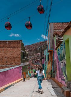 A local's guide to the best things to do in La Paz, Bolivia includes delicious streetfood, best viewspoints and the neighborhoods that are safe.   #lapazboliviaphotography #lapazboliviatravelguide #boliviatravelguide Things To Do In La, Bolivia Travel, Lake Titicaca, South American Countries, Local Guide, Travel Inspo, International Travel