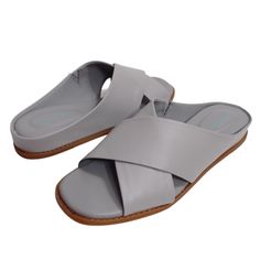 Martha Stewart Easy~Spirit Seolive Light Grey Leather Sandals Women's Size 7m New Without Box. Fast Shipping Same Or Next Business Day (2-4 Days Delivery) #51 Casual Gray Leather Sandals, Gray Flat Sandals For Spring, Gray Slide Sandals For Summer, Gray Sandals With Removable Insole For Summer, Gray Closed Toe Sandals, Gray Non-slip Round Toe Sandals, Business Casual Heels, Square Toed Heels, Gray Non-slip Sport Sandals For The Beach