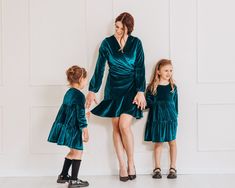 Capture elegance in every moment with our Mommy And Me matching wedding guest dresses! Perfect for family photoshoots, these outfits exude sophistication. Featuring bridesmaid velvet persian blue dresses, our mother-daughter outfit adds a touch of charm to any occasion. ☀️WE'RE GRATEFUL YOU'VE CHOSEN US! We offer: ● Fast Shipping ● High Quality Products ● A Great Customer Service We're dedicated to offering top-notch styles for you and your loved ones. Should you have any questions, concerns, or Blue Velvet Dress Family Photos, Mommy And Me Holiday Dresses, Mommy And Me Christmas Dresses, Mother Daughter Holiday Dress, Green Velvet Dresses, Dress Mother And Daughter, Mother And Daughter Dresses, Dresses Photoshoot, Toddler In Blue Velvet Dress