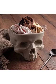 Gothic Skull Bowl Skull Bowl, Halloween Tableware, Portable Food, Dining Table Centerpiece, Pasta Bowl, Human Skull, Candy Bowl, Food Bowl, Pasta Bowls