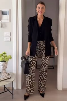 Animal Print Work Outfit, Animal Print Pants Outfit, Print Pants Outfit, Leopard Print Pants Outfit, Outfit Elegantes, Nude Outfits