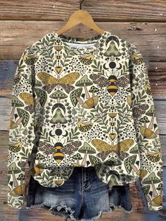 Nature Sweatshirts, Moth Print, Petite Shorts, 60 Fashion, Long Sleeve Tops Casual, Vintage Pants, Top Gifts, Casual Party, The Clothes