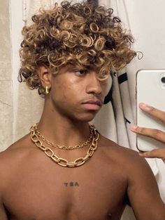 Mens Honey Blonde Hair, Colored Curly Hair Men, Honey Blonde Curly Hair Men, Caramel Hair Men, Curly Hair Bleached Tips, Light Brown Curly Hair Men, Curly Hair Dye Ideas Men, Brown And Blonde Hair Curly, Honey Brown Hair Men