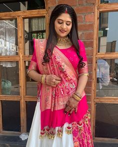 Gujrati Saree Look For Wedding, Badhni Blouse Designs Latest, Kanku Pagla Outfit, Bandhani Blouse Design, Bandhni Blouse Designs Latest, Gujarati Saree Look, Fancy Half Sarees