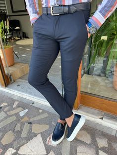 Collection : SPRING / SUMMER 22-23 Production :Slim fit fabric trousers with special design side pockets.Color : Dark blue Content: % 97 cotton % 3 elestan Available size: 30 -31 - 32 - 33 - 34 - 36 - 38 Slim Fit Pants Men, Dark Blue Pants, Mens Business Casual Outfits, Mens Casual Dress Outfits, Summer 22, Mens Casual Dress, Men Fashion Casual Outfits, Business Casual Men, Pants Design