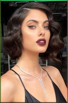 Bored of your short hair and wanna elevate its look? Try waves on short hair. Here's how to achieve it for a gorgeous look Hollywood Curls, Mekap Mata, Prom Hairstyles For Short Hair, Dark Lipstick, Finger Waves, Short Wavy Hair, Short Wavy, Penteado Cabelo Curto, Short Hairstyle