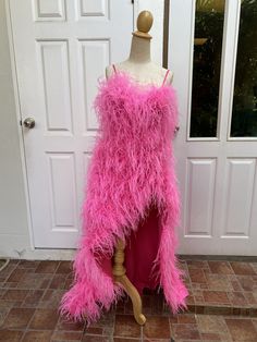 "Felicia Shocking Pink Ostrich feather Long Tail Dress 🌸Made to order 🌸Please check my sizes chart before ordering(US, UK, EU,AU) 🌸if it doesn't fit with my size chart please measure your bust waist and hips for me 🌸zipper closure on the back side 🌸Dress Embroidered with ostrich feathers beads and sequins 🌸More than 20 colors 🌸Dry clean only SGinstar Size Guide UK4/US0/EU32/AU4 Bust 31\"(78cm.) Waist24\"(60cm.) Hips33\"(83.5cm.) UK6/US2/EU34/AU6 Bust32\"(80.5cm.) Waist25\"(63cm.) Hips34\" Pink Pageant Dresses With Sweep Train, Feathered Party Gown, Sleeveless Feathered Wedding Dress, Sleeveless Feather Wedding Dress, Glamorous Wedding Dress With Ostrich Feathers, Sleeveless Wedding Dress With Feathers, Glamorous Ostrich Feather Wedding Dress, Fitted Feather Trim Evening Dress For Wedding, Fitted Evening Dress With Feather Trim For Wedding