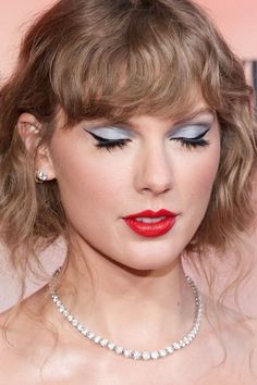 taylor swift's makeup at the 2013 american music awards