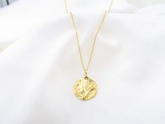 ✦ REALLY HANDMADE HIGH QUALITY // FULLY DESIGNED AND MADE IN PARIS 1,5 CM //Hand hammered,  18k Solid gold necklace * Round disc Pendant Necklace * Solid gold Necklace for Women * Gold medallion gift for woman 👉 GP is : 18K gold plated over silver 925 (vermeil) 5 Micron is the highest degree of plated (rose or yellow) 👉Solid 18K: high quality recycled solid gold metal 18K 👉Sterling silver 925 recycled * Type : Necklace with dainty pendant,disc * Material (chain & pendant) : Strong Quality Gold over silver (vermeil) * Length : 38/42/45/50 with 5cm adjustable 5 cm chain on top  * Thickness of the chain : 1mm and Spring ring closure * Necklace on picture is 45 cm * Handmade in Paris  * All designs and personalization is done ✦ BY HAND ✦  in Paris :-) * Ethically Sourced materials, recycled Necklace For Women Gold, Gold Necklace For Women, Gold Medallion, Solid Gold Necklace, Dainty Pendant, Gold Disc, Gold Charm Necklace, Gold Circle, Gold Necklace Women