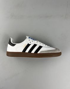 The Samba Vegan ‘White Gum’ delivers a sustainable twist on a classic design with a clean white upper crafted from vegan materials. Featuring the iconic gum sole and classic three stripes, this sneaker combines eco-friendly materials with timeless style, offering both comfort and a reduced environmental footprint.”