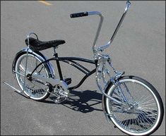 a bicycle that is sitting in the middle of an empty parking lot with no one around it