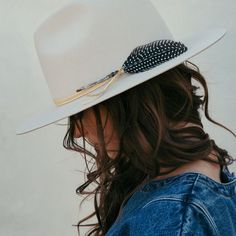 Lite stiff felt basic fedora in an off white color wrapped with buckskin deer tan leather and feather. This is a stiff felt but light weight .Made in the USA exchange or site credit only sm 21-22 inch md 22-23 inch lg 23-24 inch White Western Fedora With Flat Crown, White Flat Brim Fedora For Fall, White Flat Brim Felt Hat For Fall, White Wide Brim Fur Felt Hat, White Short Brim Felt Hat For Ranch, White Short Brim Felt Hat For Fall, White Western Felt Hat For Fall, White Flat Brim Felt Hat For Ranch, White Flat-brim Felt Hat For Ranch