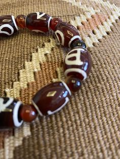 Stretch Unisex Ethnic dark glass bracelet 9 barrels and 9 beads Color: Dark brown  Material: Glass Bracelets Hippie, Glass Beads Bracelet, Hippie Bracelets, Boho Bracelet, Bracelet Boho, Glass Bracelet, Glass Beaded Bracelets, Beads Bracelet, Boho Bracelets