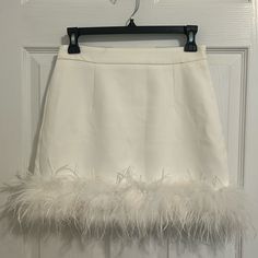 Dee Dee White Feather, Trim, Structured Skirt Nwt- Tag Detached Only Worn To Try On Size Medium 95% Polyester, 5% Spandex Structured Skirt, Street Skirt, Distressed Skirt, Mini Wrap Skirt, Feather Skirt, Living Dolls, White Feather, Feather Trim, Free People Skirt