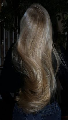 Royal Blonde Hair, Dark Blonde Aesthetic, Dark Blonde Hair Aesthetic, Long Natural Blonde Hair, Blonde For Cool Skin Tone, Long Dark Blonde Hair, Blonde Hair Tan Skin, Cool Tone Blonde, Hair Color For Pale Skin