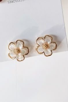 Hollow Earrings, Flowers Earrings, Wedding Accessories Jewelry, Jewelry Essentials, Jewelry Lookbook, Fancy Jewelry