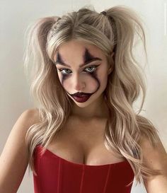 Easy Couple Halloween Makeup, Simple Halloween Costumes For Blondes, Simple Clown Costume Outfit, Simple Halloween Outfit Ideas, Easy Harley Quinn Costume, Halloween Makeup Harley Quinn, Easy Clown Halloween Makeup, Easy Halloween Makeup Ideas Simple, Costume Joker