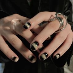 winter nails Black Short Nails, Short Nails Inspo, Hippie Nails, Goth Nails, Minimalist Nails, Fire Nails