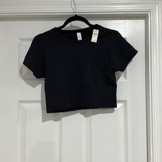 Black Crop Top From Aerie. Has A Thicker Ban At The Bottom To Keep In Place Black Short Sleeve Crop Top For Sports, Black Short Sleeve Crop Top For Workout, Personal Things, American Eagle Outfits, Black T Shirts, Black Crop Top, Black Crop, Black Crop Tops, American Eagle