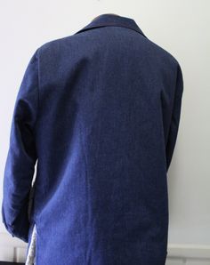 Here we have an awesome Vintage Swingster World of Wearables Denim Sherpa Lined Coat Size Large from the 1970s. The shell is made of 65% cotton and 35% polyester with the body made of 100% polyester. It has two front hand pockets and two chest pockets. It is in like new condition and does not appear to have ever been worn. The buttons are snap closure. It measures 24 inches from pit to pit and 32 inches in length. This would be a great addition to any wardrobe Retro Pre-washed Cotton Outerwear, Pre-washed Denim Blue Cotton Outerwear, Medium Wash Cotton Outerwear With Patch Pockets, Cotton Outerwear With Patch Pockets In Medium Wash, Retro Relaxed Fit Denim Blue Outerwear, Retro Dark Wash Relaxed Fit Outerwear, Blue Cotton Denim Jacket With Lapel Collar, Medium Wash Pre-washed Cotton Outerwear, Cotton Denim Jacket With Welt Pockets