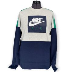 Nike Air Fleece Crew Sweatshirt Birch Heather, Green & White Size Medium. Condition is “Pre-Owned”. The sweatshirt is a little dirty, in good conditions overall. (SKU: B1463. BA) Measurements: Pit to pit: 25” Length: 28” College Crew Neck Sweatshirt With Logo, Sporty Cotton Sweater With Logo, Nike Sweatshirt With Logo Print For Sports Events, Nike Varsity Sweatshirt For Streetwear, Nike Cotton Sweater For Sports, Nike Crew Sweatshirt With Letter Print, Nike Cotton Sweatshirt For Sports Events, Nike Crew Neck Sweatshirt For Sports Events, Sporty Logo Crew Sweater