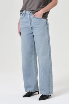 Low Slung Baggy Jean Wash: Force Ultra-relaxed low rise jeans. An upsized fit that sits low on the hips Straight leg and button fly Baggy, relaxed fit Light vintage indigo wash with marbling Rise: 12 1/4" | Inseam: 30 1/2" 100% Cotton | Model is 5'10" and wearing a 27 Baggy Jean, Corset Crop Top, Vintage Indigo, Frankies Bikinis, Skirt Jumpsuit, Crop Top Sweater, Marbling, Low Rise Jeans, Baggy Jeans