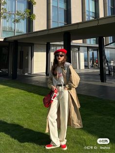 Berets Outfit, Aesthetic Winter Outfit, Color Combos Outfit, Aesthetic Winter, Pinterest Aesthetic, Japanese Street Fashion, Red Outfit, Fashion Week Street Style