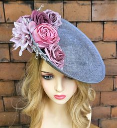 Royal Ascot Hat Grey Pink Ladies Wedding Hat Church Hat Wedding Guest Hat - Christening Hat Women - Godmother Hat - Fascinator Hat Occasion Hat Ladies Day Formal Racing Mother of the Bride Cocktail Hat This elegant fascinator hat is perfect for a formal occasion and it can be your Royal Ascot Hat, Derby Hat, Wedding Hat  or a Church Hat. With its sophisticated design and classy cocktail hat-style, it's sure to be a perfect headpiece for any Mother of the Bride or Ladies day hat event. Size: Diam Adjustable Curved Brim Hat For Mother Of The Bride, Kentucky Derby Ceremony Hat With Handmade Flowers, Fitted Fascinator Hat For Mother Of The Bride, Handmade Flower Hats For Kentucky Derby Ceremony, Adjustable Fascinator For Mother Of The Bride In Summer, Mother Of The Bride Royal Ascot Curved Brim Fascinator, Wedding Mini Hats With Handmade Flowers And Curved Brim, Spring Curved Brim Hat For Mother Of The Bride, Whimsical Wedding Mini Hat With Handmade Flowers