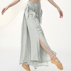 Fließende Vintage-Freizeithose mit weitem Bein und Schlitz


 Verleihen Sie Ihrer Garderobe mit dieser Vintage Flowy Split Wide Leg Casual Pants etwas zeitlose Eleganz. Mit ihrer fließenden und bequemen Passform verleihen diese Hosen jedem lässigen Outfit einen Hauch von Raffinesse. Diese Hosen sind perfekt für einen Tagesausflug oder einen entspannten Abend und sorgen für Stil und Komfort.

 Größeninfo.

 M : Taille 60-70 cm. Länge 98 cm. Hüfte 128 cm

 L : Taille 64-74 cm. Länge 101 cm. Hüfte 132 cm

 XL : Taille 68-78 cm. Länge 104 cm. Hüfte 136 cm




 Alle Maße sind ungefähre Angaben und können leicht abweichen. Bitte überprüfen Sie die Größeninformationen vor der Bestellung. Kawaii Swimsuit, Wide Leg Casual Pants, Dark Academia Clothing, Purple Coffee, Anime Lingerie, Cottagecore Fashion, Casual Wide Leg Pants, Pants Skirt, Linen Color