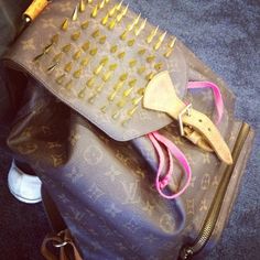 Spiked LV backpack. Louis Vuitton Hobo, Louis Vuitton Handbags Outlet, Bags Cheap, Wholesale Designer Handbags, Discount Louis Vuitton, Handbags Louis Vuitton, Cheap Designer Handbags, Lv Bags, Handbags Fashion