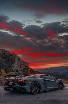 Maclaren Cars, Expensive Sports Cars, Expensive Car, Image Moto, Good Looking Cars, Sports Car Wallpaper, Car Backgrounds, Lamborghini Veneno