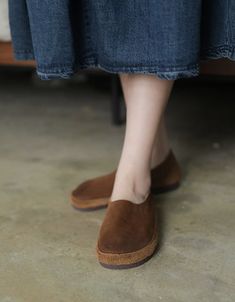 Features: 
 Item Type: Retro Flat Shoes | Slip-on 
 Gender:Female 
 Main Material: Cowhide 
 Sole: Rubber 
 Process: Handmade 
 Heel Type: Flat 
 Heel Height: Low (1-3 cm) 
 Season: Spring/Autumn 
 Closure Type: Slip-on 
 Color: Coffee, Brown 
 Size:35-40